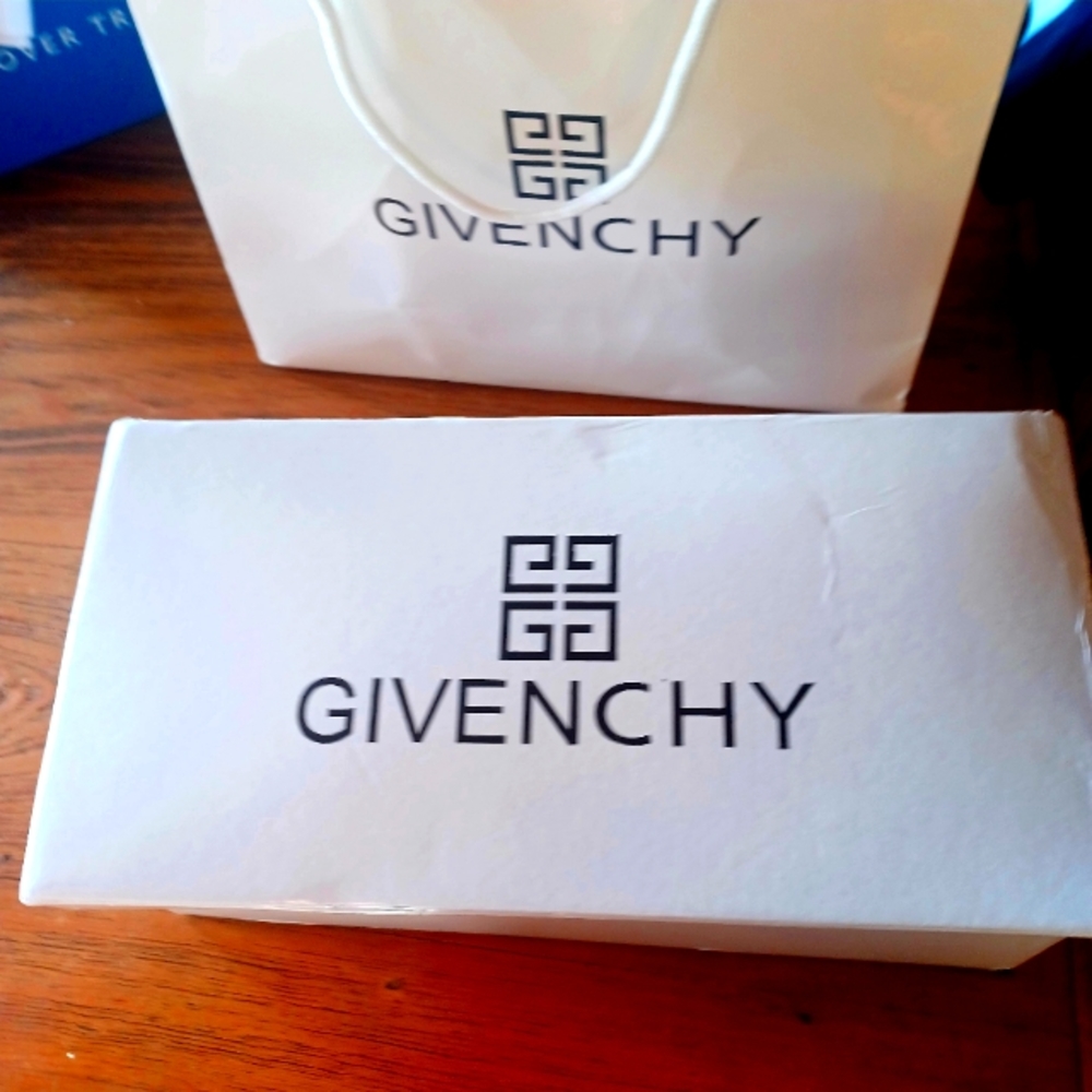 GIVENCHY PARIS flat sandals